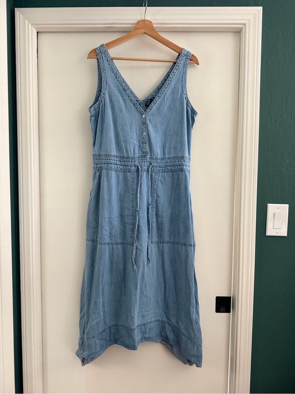 GAP Light Blue Denim V-Neck Midi Dress size medium